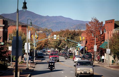 The population has reached 9898 with a population growth rate of 0.5% in the last year and 4.6% in the last 5 years.Living in Waynesville has a suburban feel, which can be nice for families looking for more space than larger densely packed cities for the money and a good area to raise children.